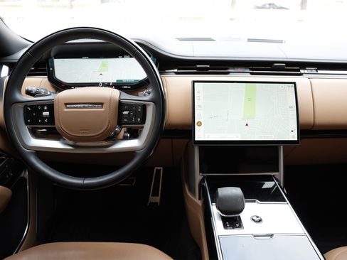 Used 2025 Land Rover Range Rover Long Wheelbase Autobiography image 9