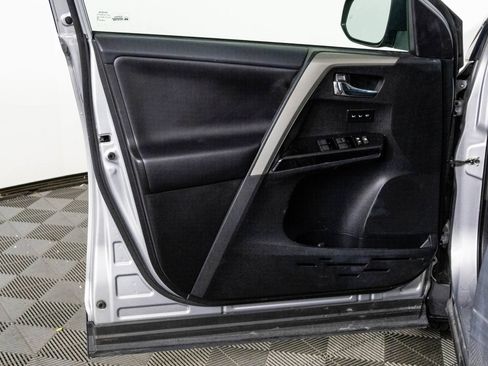 Used 2018 Toyota RAV4 Limited image 33