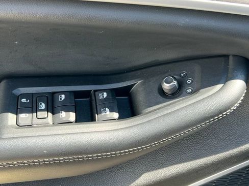 Used 2022 Jeep Grand Cherokee Limited 4xe image 16