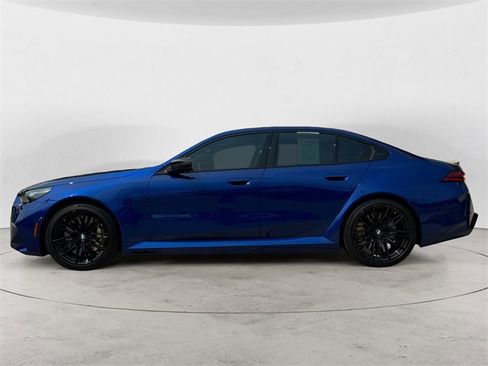 Used 2025 BMW M5 w/ Carbon Package image 4