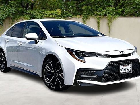 Certified 2022 Toyota Corolla SE image 1