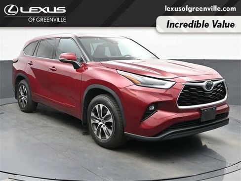 Used 2021 Toyota Highlander XLE image 1