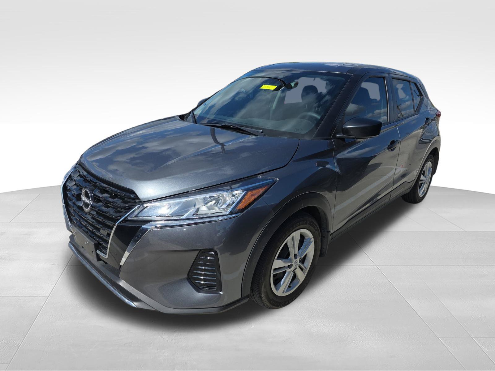 Used 2022 Nissan Kicks S FWD image 1