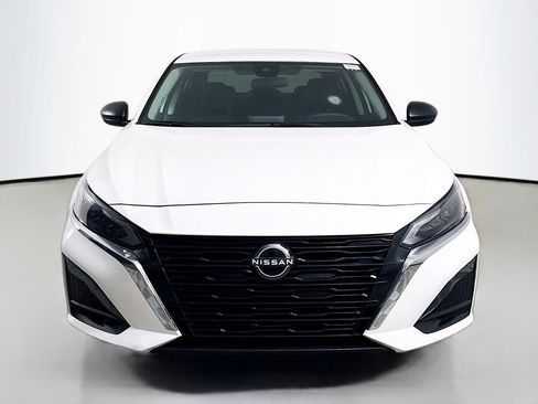 Used 2025 Nissan Altima 2.5 S image 2