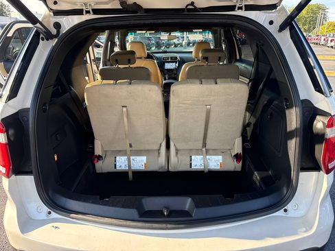 Used 2017 Ford Explorer XLT w/ Equipment Group 202A AWD/4WD image 28