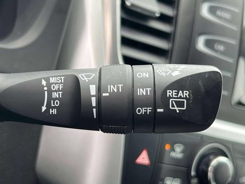 Used 2018 Toyota Highlander LE AWD/4WD image 23