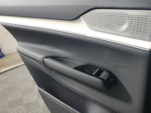 Certified 2025 Volvo EX90 Ultra AWD/4WD image 17