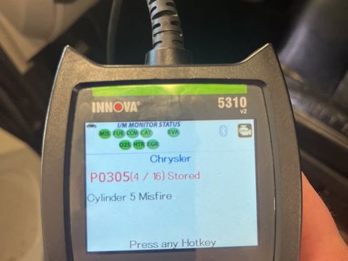 Used 2015 Chrysler Town & Country Touring image 16