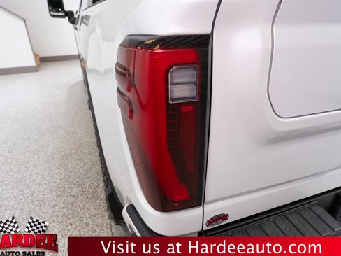 Used 2024 GMC Sierra 2500 Denali Ultimate AWD/4WD image 9