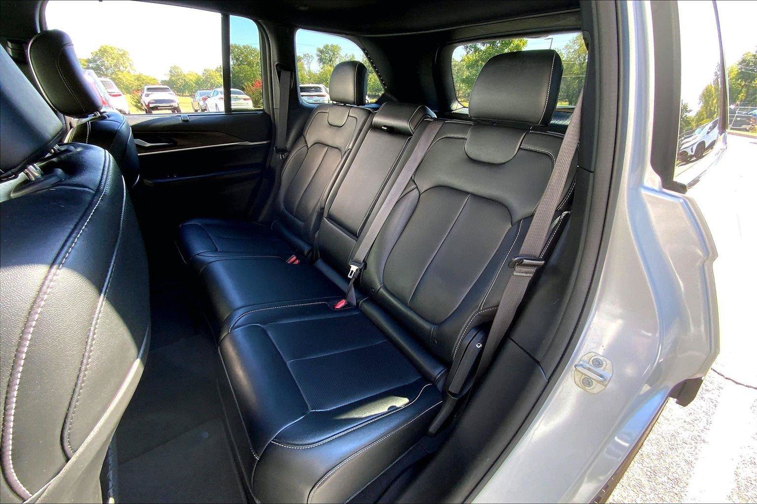 Used 2024 Jeep Grand Cherokee Limited w/ Luxury Tech Group II AWD/4WD image 25