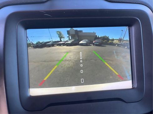 Used 2020 Jeep Renegade Altitude FWD image 4