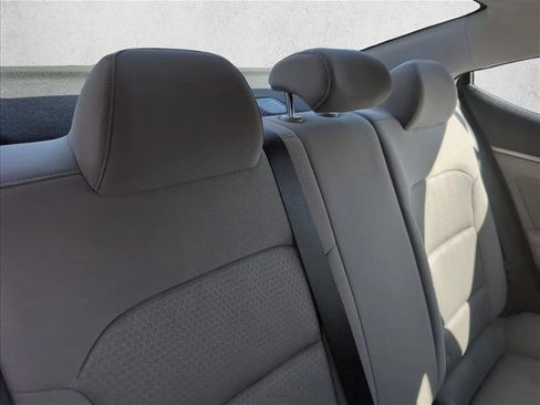 Used 2018 Hyundai Elantra SEL image 21