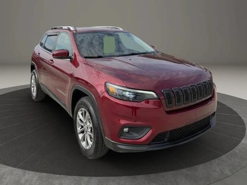 Used 2019 Jeep Cherokee Latitude Plus w/ Cold Weather Group AWD/4WD image 1