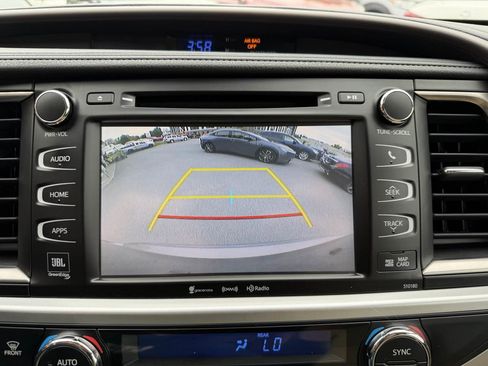 Used 2018 Toyota Highlander Limited AWD/4WD image 18