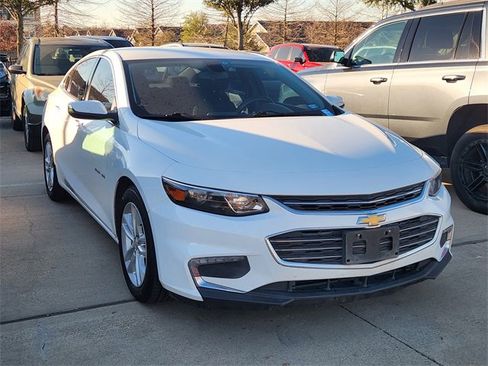 Used 2017 Chevrolet Malibu LT image 3