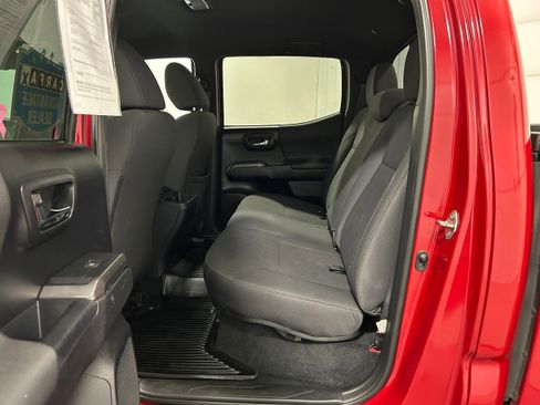 Used 2019 Toyota Tacoma TRD Sport image 24