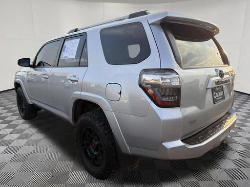 Used 2022 Toyota 4Runner SR5 Premium w/ Moonroof Package AWD/4WD image 5