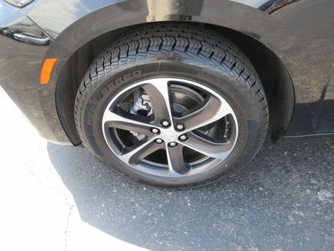 Certified 2022 Buick Enclave Essence w/ Experience Buick Package AWD/4WD image 14