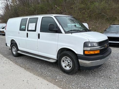Used 2025 Chevrolet Express 2500 w/ Driver Convenience Package RWD image 3