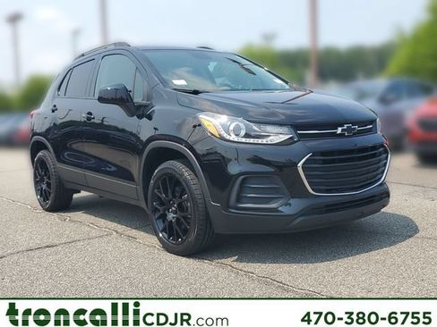 Used 2022 Chevrolet Trax LT w/ Premium Seat Package AWD/4WD image 1
