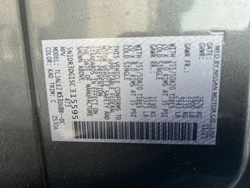 Used 2025 Nissan Pathfinder Platinum w/ Black Appearance Package FWD image 27
