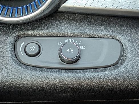 Certified 2025 Chevrolet Trax LT image 30