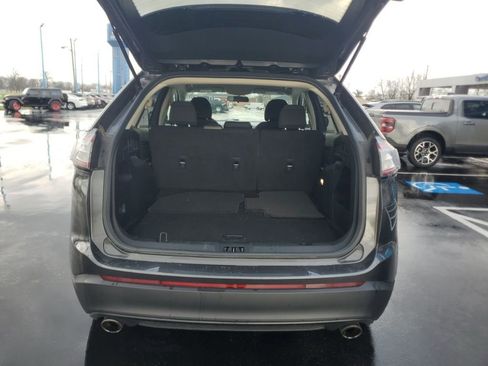 Used 2018 Ford Edge SE image 11