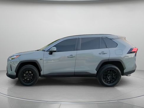 Used 2022 Toyota RAV4 XLE w/ Convenience Package FWD image 16