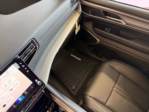 New 2026 Jeep Grand Wagoneer 4WD image 33