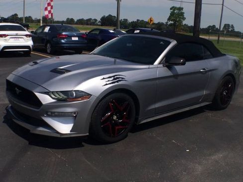 Used 2020 Ford Mustang Premium image 4
