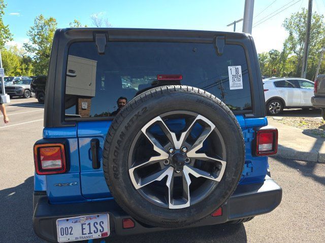 Used 2024 Jeep Wrangler Unlimited w/ Convenience Group AWD/4WD image 8