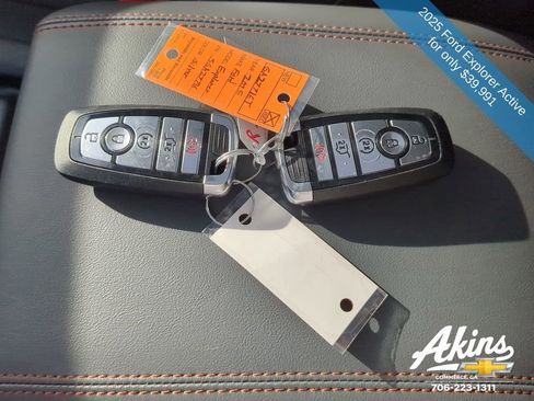 Used 2025 Ford Explorer Active w/ Active Comfort Package image 29