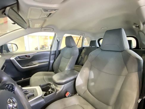 Used 2021 Toyota RAV4 LE image 14