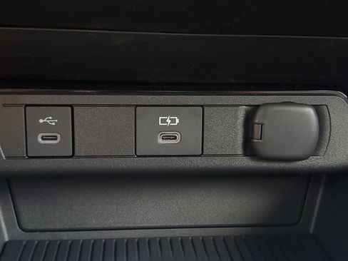 New 2026 Toyota Prius Plug-In Hybrid FWD image 24