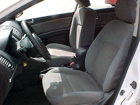 Used 2010 Nissan Sentra 2.0 SR FWD image 14