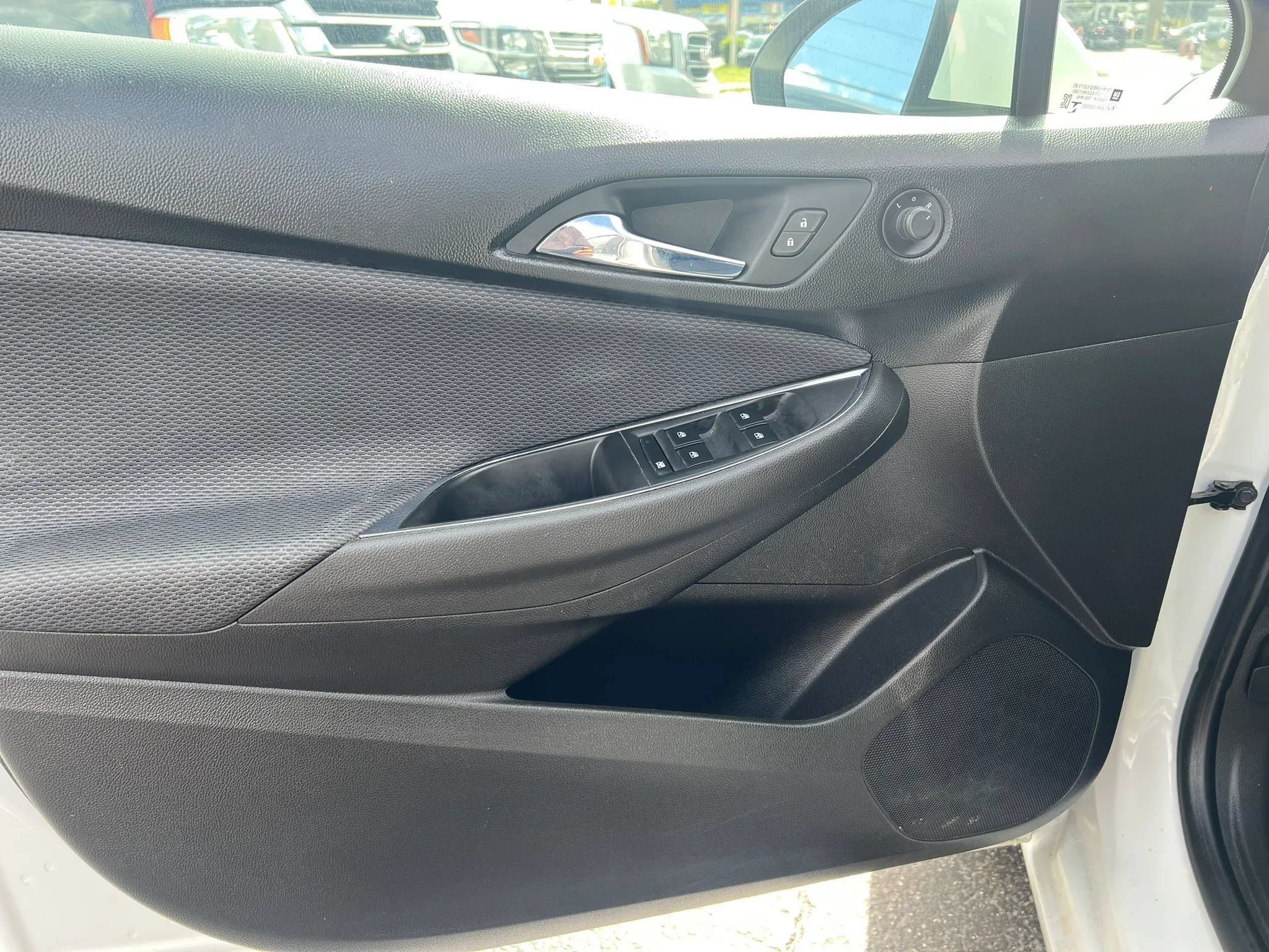 Used 2018 Chevrolet Cruze LT w/ Convenience Package FWD image 8
