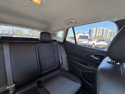 Used 2025 Chevrolet Trax LT FWD image 38