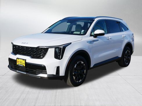 Certified 2025 Kia Sorento S w/ Panoramic Sunroof Package image 3