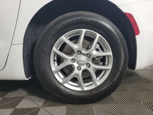 New 2026 Chrysler Pacifica Select image 30