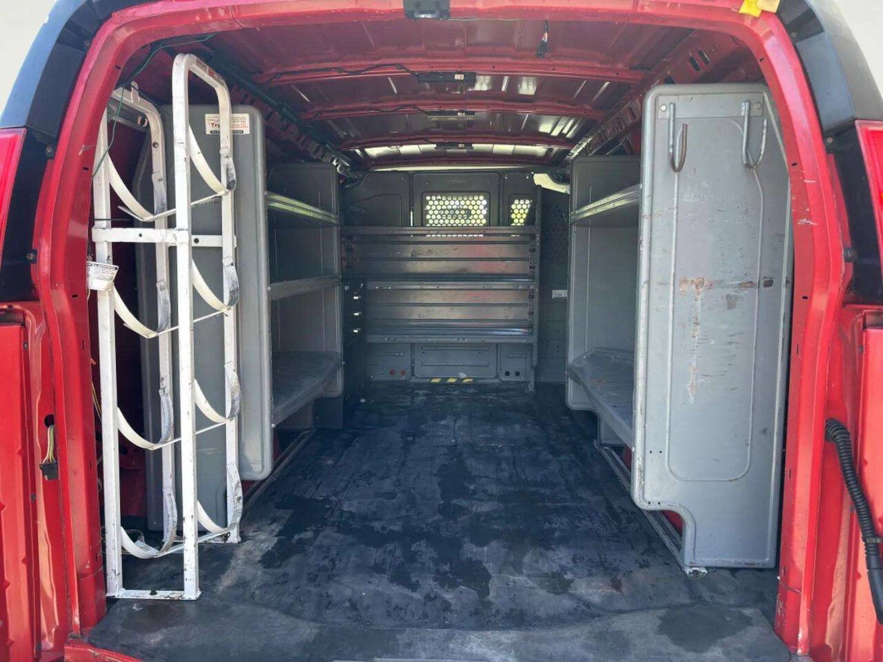 Used 2017 Chevrolet Express 3500 RWD image 6