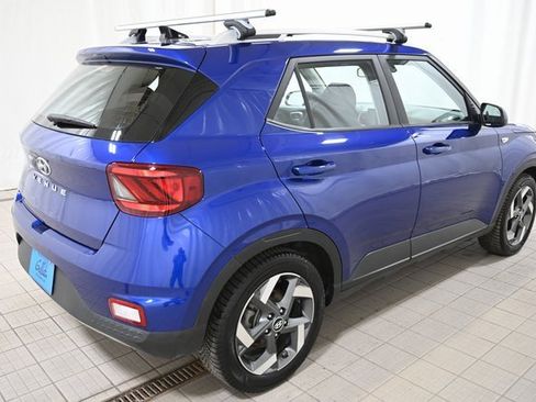 Used 2022 Hyundai Venue SEL image 12
