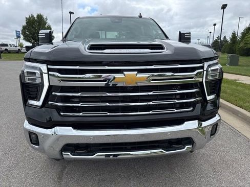 Used 2025 Chevrolet Silverado 2500 LTZ w/ LTZ Plus Package image 4