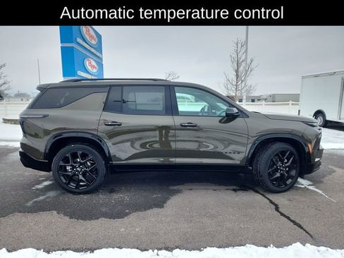 Used 2024 Chevrolet Traverse RS image 10