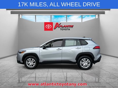 Used 2023 Toyota Corolla Cross L AWD/4WD image 4