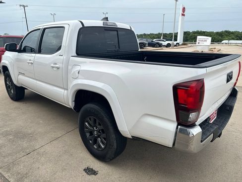Used 2022 Toyota Tacoma SR5 RWD image 5