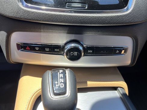 Used 2018 Volvo XC90 T6 Momentum w/ Convenience Package AWD/4WD image 15