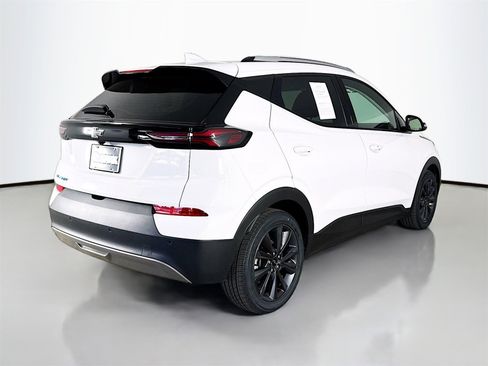 Used 2022 Chevrolet Bolt EUV LT w/ Convenience Package image 7