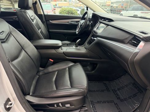 Used 2017 Cadillac XT5 Luxury w/ Driver Awareness Package image 16