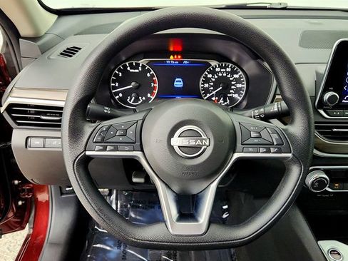 Used 2025 Nissan Altima 2.5 SV FWD image 13