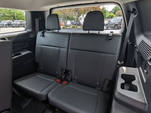 Used 2025 Hyundai Santa Fe SEL FWD image 29